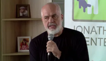“Mbështetja për fëmijët me aftësi të veçanta ishte bërë e pamjaftueshme”, Rama: E dyfishuam, shteti do të mbulojë sigurimet për kujdestarët