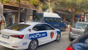 Mbeti i plagosur me thikë, 30 vjeçari paraqitet vetë në spital (EMRI)