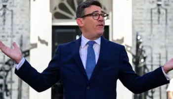 Mbi 100 milionerë britanikë i kërkojnë kryeministrit të ri Andy Burnham të taksohen më shumë