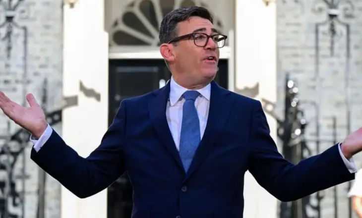 Mbi 100 milionerë britanikë i kërkojnë kryeministrit të ri Andy Burnham të taksohen më shumë