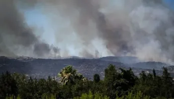 Mbi 12 mijë persona evakuohen pasi zjarri godet një nga destinacionet turistike më të njohura të Francës