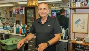 Mbi 20 vite në SHBA, deportohet nga Amerika berberi shqiptar/ Mesazhi i xhaxhait të tij: U bë viktimë e kriminelëve!