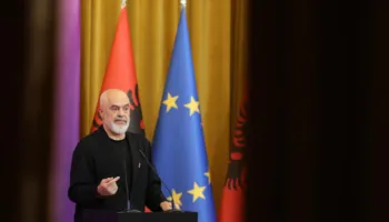 Mbi 50 ditë protestë, Rama: Flamingot revolta paqësore e qytetarit, sorrat balta e pështirë e sharlatanit
