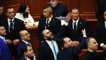 Mblidhet sërish Kuvendi, PD ‘braktis’ seancën për marrëveshjen e huasë me SHBA