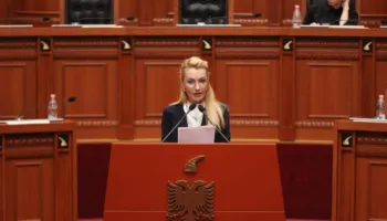 Mbrotja e të miturve në internet, Kuko: Platformat dixhitale të mbajnë përgjegjësi ligjore për përmbajtjen e dëmshme