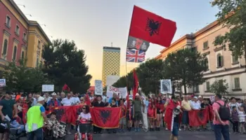 Mbyllet dita e 46-të e protestës, nis marshimi në rrugët e Tiranës
