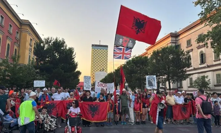 Mbyllet dita e 46-të e protestës, nis marshimi në rrugët e Tiranës