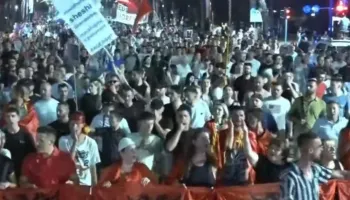 Mbyllet dita e 47-të e revoltës, protestuesit rikthehen te Kryeministria pas marshimit: Arrestoni Ramën dhe Ballukun!