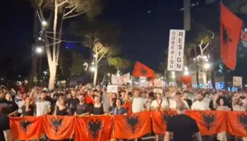Mbyllet me marshimin e përnatshëm protesta e 61-të, qytetarët thërrasin tubimin mbarëkombëtar të shtunën
