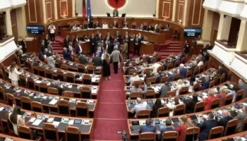 Mbyllet me tensione dhe bojkot seanca plenare në Kuvend