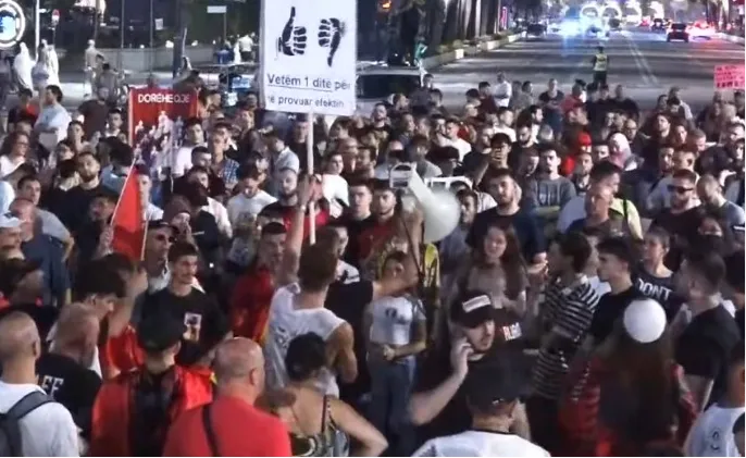 Mbyllet para Kryeministrisë protesta e 44-t, paralajmërimi për Ramën