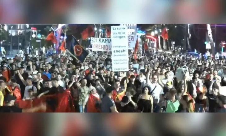 Mbyllet protesta e 43-të kundër Ramës, qytetarët: Të hënën kallëzim në SPAK ndaj kreut të Policisë