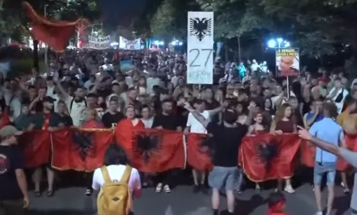 Mbyllet protesta e ditës së 57-të te Kryeministria: Nesër te Parlamenti!
