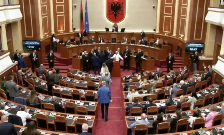 Mbyllet seanca e parë! PS kalon në procedurë të përshpejtuar marrëveshjen me SHBA-në, PD bllokon foltoren