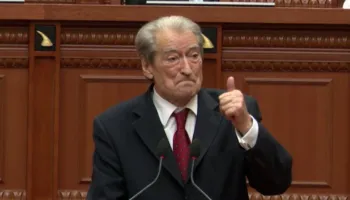 “Me draftin tuaj, synoni të zhdukni 20 bashki”, Berisha i përgjigjet Ballës  për reformën territoriale
