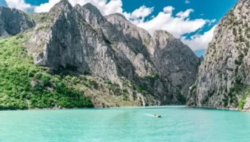 Media italiane i bën jehonë turizmit shqiptar: Nga mali te deti, ja vendet që nuk duhen humbur