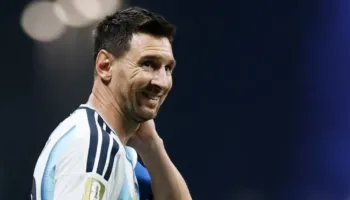 Messi humb penalltinë, Alvarez nuk shënon dot golin e sigurt. Shobeir i pakalueshëm, mbyllet pjesa e parë në Argjentinë-Egjipt (video)