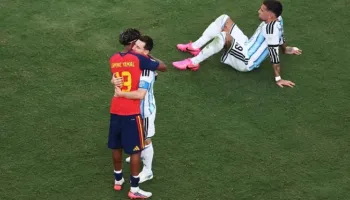 Messi–Yamal, përqafimi pas finales së Botërorit vlen më shumë se një mijë fjalë