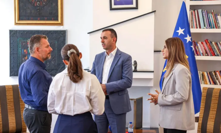Ministri Blerim Gashani priti Arianit dhe Mrika Nikçin, vlerësoi rekordin e tyre Guinness