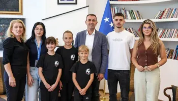 Ministri Gashani pret karateistët e KK “Kanina”, i uron për suksesin në Kampionatin Mesdhetar