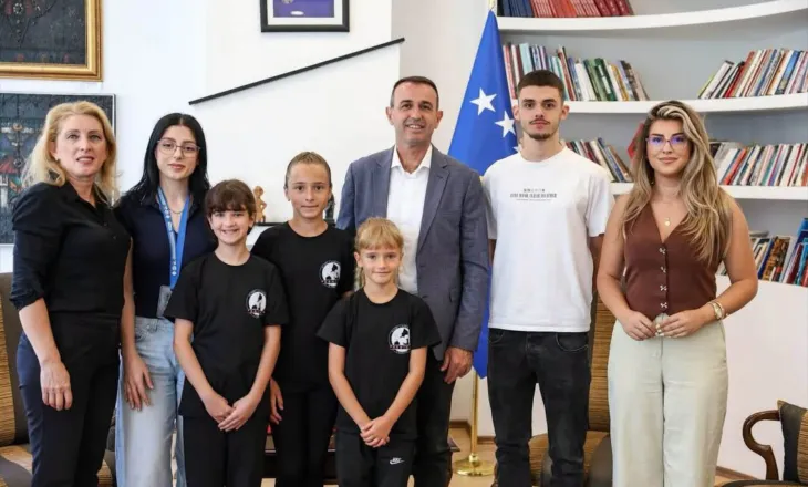 Ministri Gashani pret karateistët e KK “Kanina”, i uron për suksesin në Kampionatin Mesdhetar