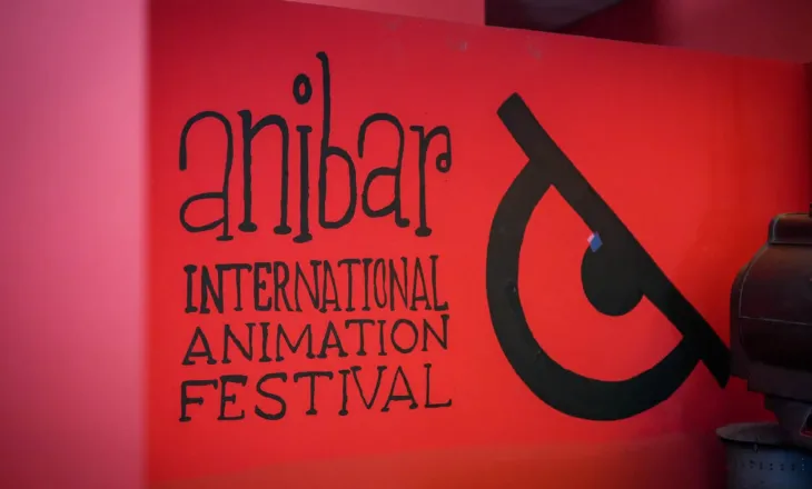 Ministrja Saranda Bogujevci viziton festivalin Anibar në Pejë