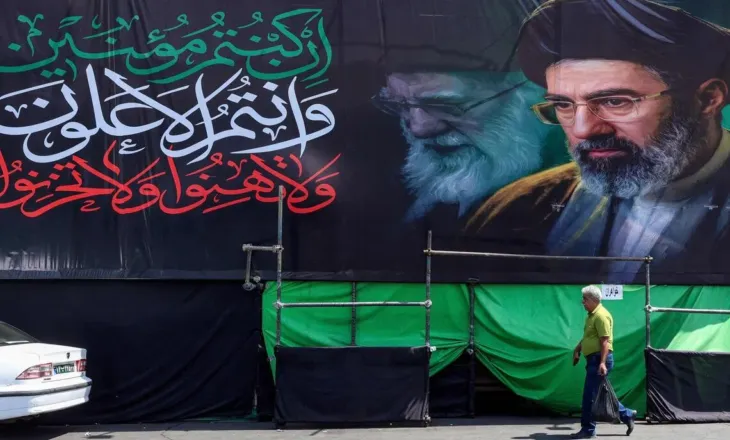 ‘Mister’ në ceremoninë mortore të Khamenei-t: Ku është pasardhësi i tij?