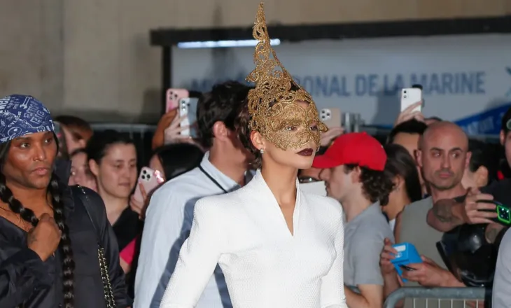 Moda në qendër të vëmendjes: Yjet shkëlqejnë në turneun promovues të filmit “The Odyssey”