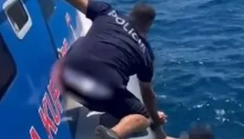 Momente paniku në Himarë dhe Ksamil, Policia Kufitare shpëton 9 turistë të huaj nga mbytja
