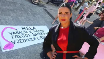 Momente tensioni para SPAK/ Protestuesit presin me vezë ish zv.kryeministren?