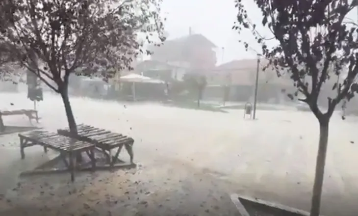 Moti i keq godet Gramshin, reshje shiu e breshëri dhe erë e fortë përfshijnë zonën