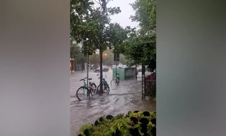 Moti i keq “pushton” Elbasanin: Përmbyten rrugët, dëme në bujqësi