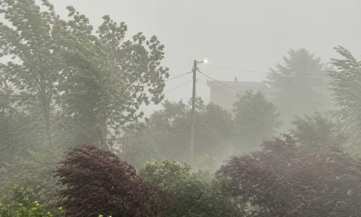 Moti përkeqësohet në Ballkan/ Paralajmërime për tornado, reshje ekstreme dhe përmbytje