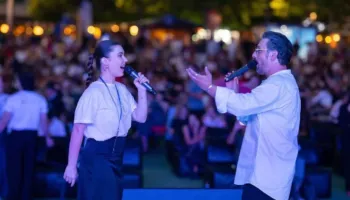 Muzika zbriti mes publikut: Open Mic Karaoke Night elektrizoi Prishtinën