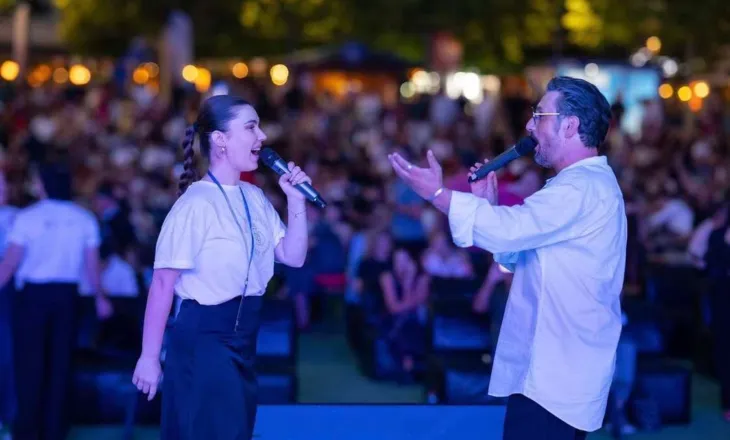 Muzika zbriti mes publikut: Open Mic Karaoke Night elektrizoi Prishtinën