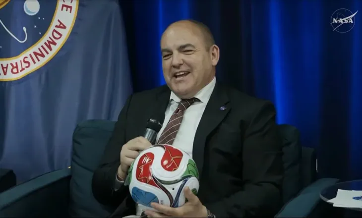 NASA: Nëse Amerika fiton Kupën e Botës, do të dërgojmë një top futbolli në hënë
