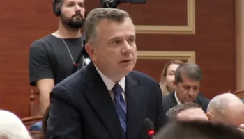 Ndryshimet në “Ligjin për Turizmin”, Balla: Pezullohen punimet në bregdet gjatë sezonit turistik
