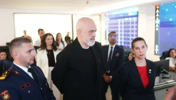 “Në 12 muajt e ardhshëm e gjithë Shqipëria do të jetë live”/ Smart City, Rama: Kamerat e trupit të efektivëve do…