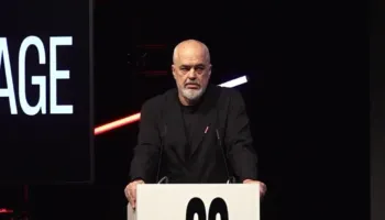 “Në atë Bulevard ku sot festojnë lirinë flamingot, janë vrarë njerëz”, Rama nga Gjermania: Protesta, mesazh për qeverinë!