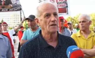 “Ne nuk jemi mbeturina, jemi qytetarë”/ I moshuari i përgjigjet mazhorancës: Jam agjent i Rusisë e Iranit? Ku ka…