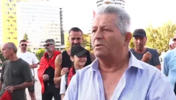 ‘Në PS janë po komunistët e Partisë së Punës’, revolta e qytetarit: Duhet ta rrëzojmë këtë qeveri të korruptuar