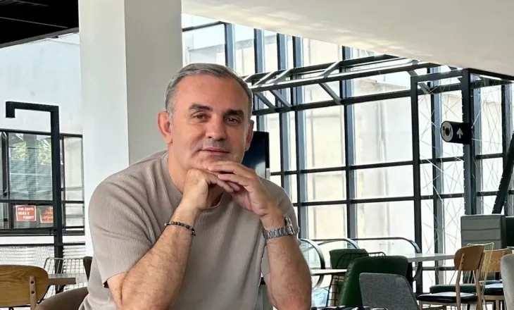 Në restorantin që dikur ishte librari