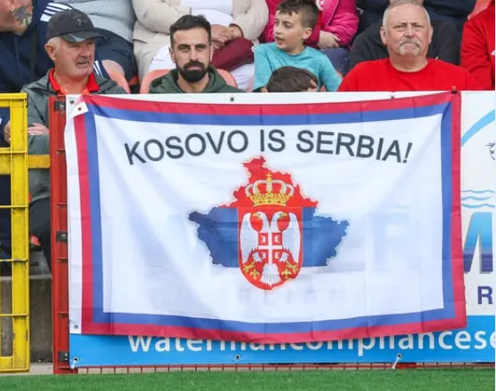 Në stadium u shfaq baneri “Kosova është Serbi”/ Klubi irlandez: Ai nuk ishte tifoz i yni