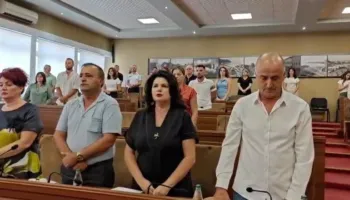 Nëna 24-vjeçare dhe dy fëmijët e mitur humbën jetën, Këshilli Bashkiak Shkodër nis mbledhjen me 1 minutë heshtje