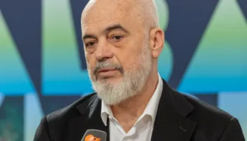 ‘Nëna e një shokut tim kishte dalë në protestë’, Rama: Ndihen të poshtëruar nga administrata