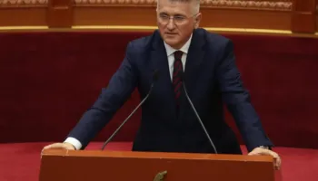 Nënkryetari i Kuvendit: Shqipëria ka nevojë për siguri, por jo për një Parlament që shërben si zyrë vulosjeje