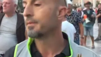 “Nesër mblidhemi në orën 8 te sheshi ‘Skënderbej’, marshojmë drejt parlamentit”/ Kola: Loja e Ramës ka mbaruar…