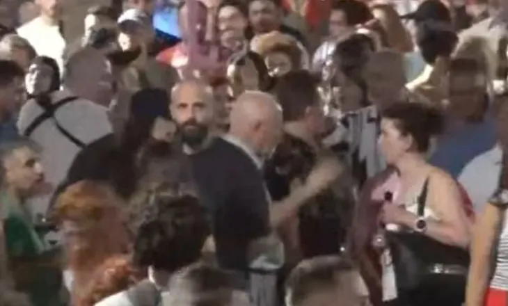 ‘Nesër më shumë’, qytetarët marshojnë rrugëve të Tiranës pas protestës së 60-të: Rama jepe dorëheqjen!