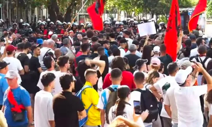 Nesër seanca e fundit, qytetarët sërish përballje para Kuvendit, protestë kundër klasës politike