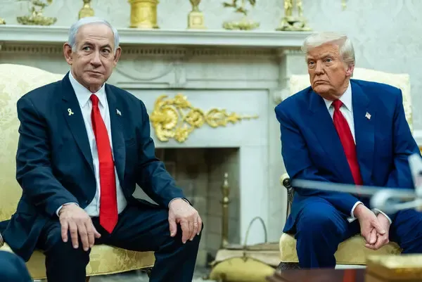 Netanyahu drejt SHBA-ve me ftesë të Trump, takim mes dy liderëve të martën